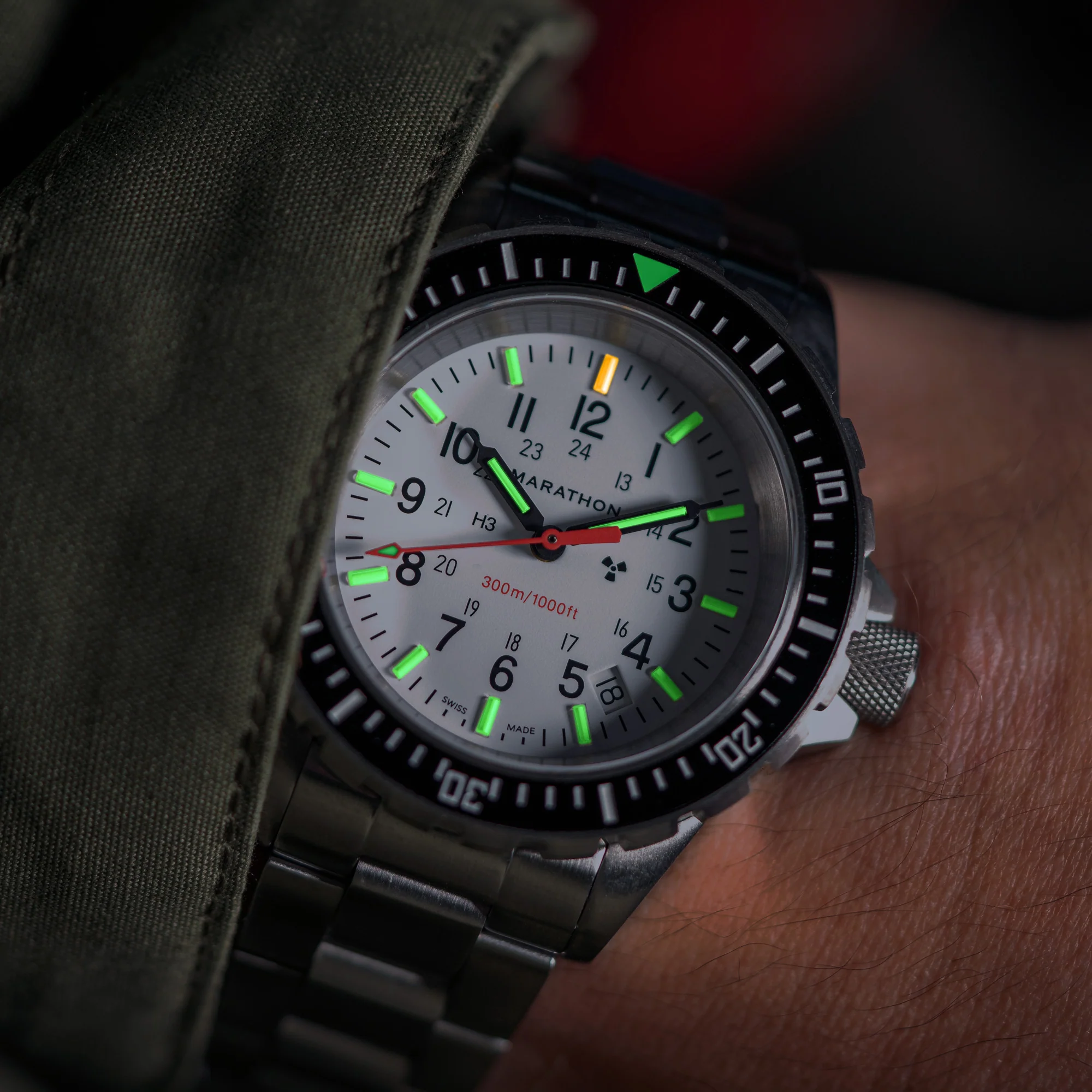 41mm Arctic Edition Large Diver's Quartz (TSAR) with Stainless Steel Bracelet - Image 9