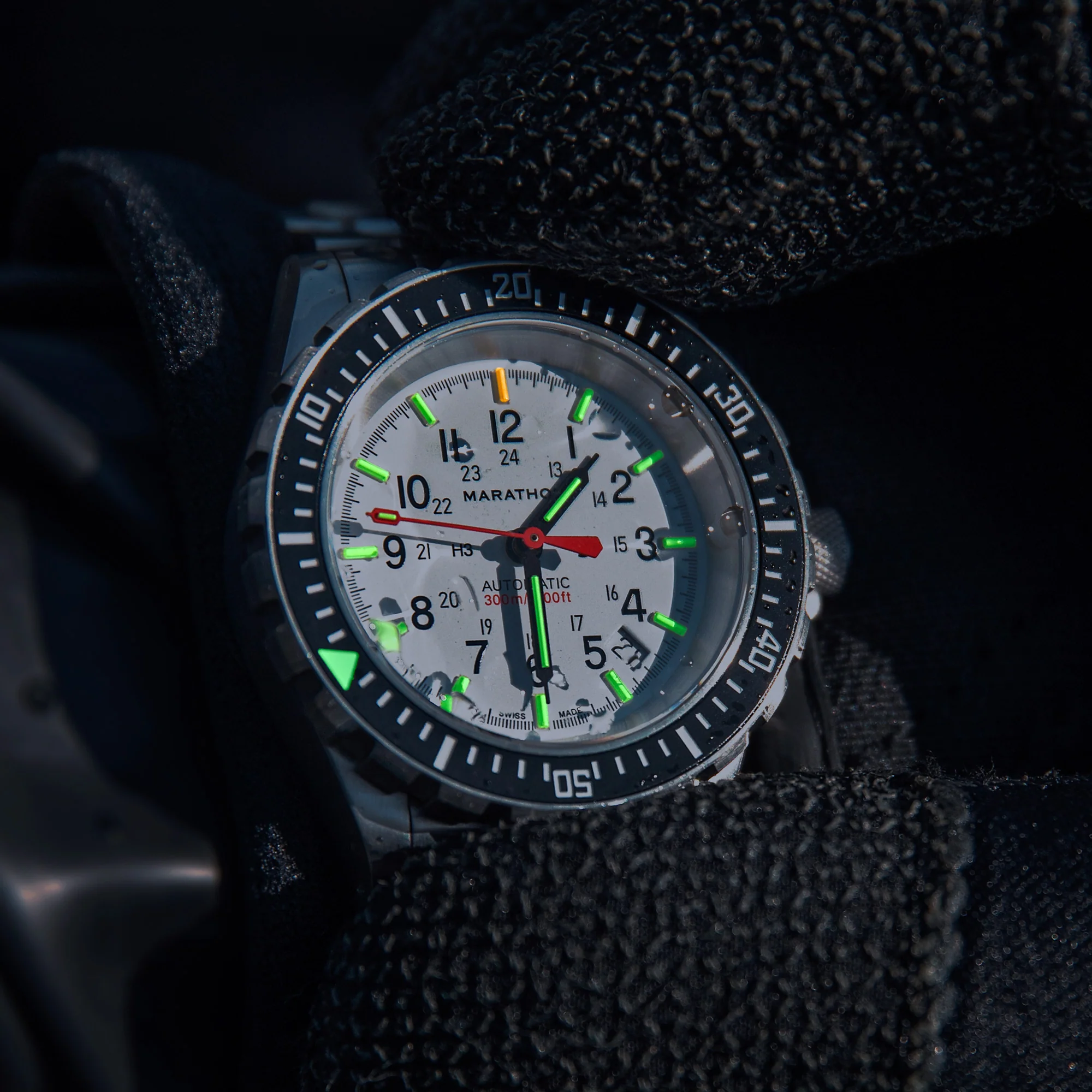 41mm Arctic Edition Large Diver's Automatic (GSAR) with Stainless Steel Bracelet - Image 12